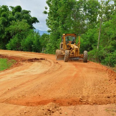 large-grader-narrow-rural-road_compressed